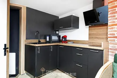 Cuisine ou kitchenette dans l'établissement Stylish Nest - Heart of Paris