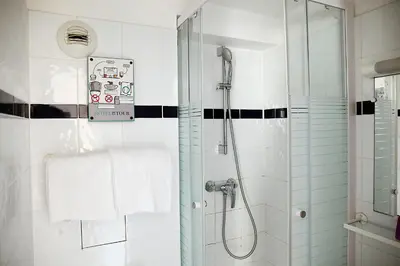 Salle de bains dans l'établissement Hotel de la Tour