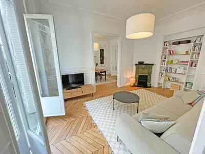 Télévision ou salle de divertissement dans l'établissement Magnific appartment near Arc de Triomphe
