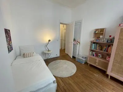 Un ou plusieurs lits dans un hébergement de l'établissement Magnific appartment near Arc de Triomphe