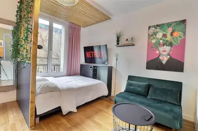 Un ou plusieurs lits dans un hébergement de l'établissement Calm & Cozy, 5 min Metro, 15 min Louvre, Champs Élysée