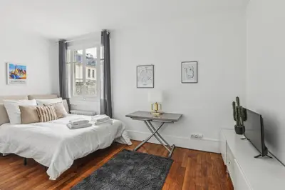 Un ou plusieurs lits dans un hébergement de l'établissement Studio rue Monsieur 2FL - Invalides by B'Your Home