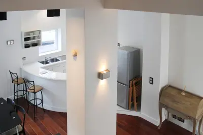 Cuisine ou kitchenette dans l'établissement Appartement lumineux avec mezzanine à Asnières