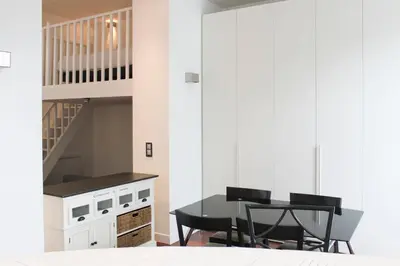 Cuisine ou kitchenette dans l'établissement Appartement lumineux avec mezzanine à Asnières