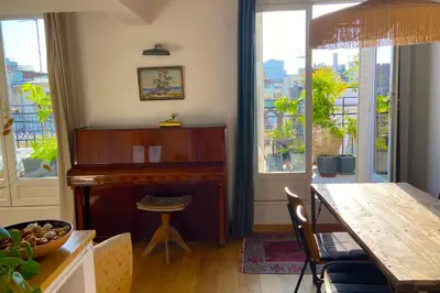 Plan de l'établissement Pleasant studio with terrace in Belleville