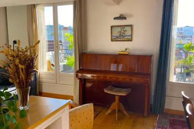 Plan de l'établissement Pleasant studio with terrace in Belleville