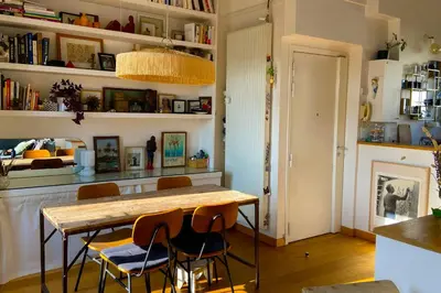 Cuisine ou kitchenette dans l'établissement Pleasant studio with terrace in Belleville
