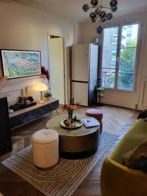 Télévision ou salle de divertissement dans l'établissement Beau 2 pièce, tout équipé et calme
