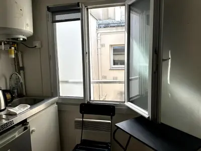 Cuisine ou kitchenette dans l'établissement Independent Room Paris 6