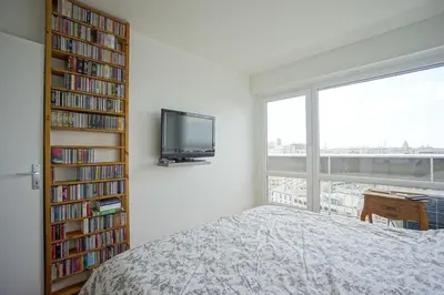 Bibliothèque dans l'appartement