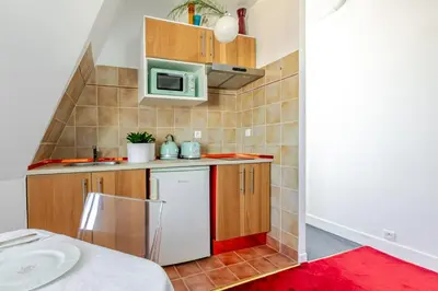 Cuisine ou kitchenette dans l'établissement Duplex lumineux avec vue Tour Eiffel - Paris 7e