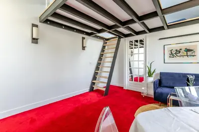 Coin salon dans l'établissement Duplex lumineux avec vue Tour Eiffel - Paris 7e