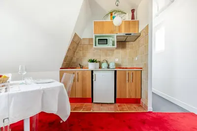 Cuisine ou kitchenette dans l'établissement Duplex lumineux avec vue Tour Eiffel - Paris 7e