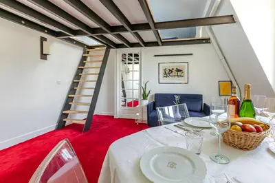 Coin salon dans l'établissement Duplex lumineux avec vue Tour Eiffel - Paris 7e