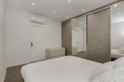 Un ou plusieurs lits dans un hébergement de l'établissement Luxury 5 Bed Residence - Opposite Arc de Triomphe