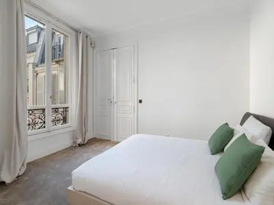 Un ou plusieurs lits dans un hébergement de l'établissement The Parisian Beauty - Ultra Luxury