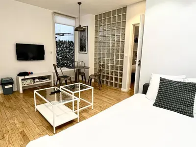 Télévision ou salle de divertissement dans l'établissement GoodGuest-Paris Sentier Montorgueil Mobility Lease