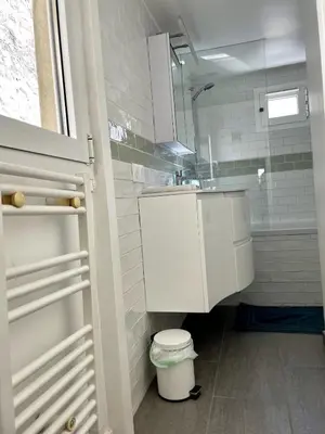 Salle de bains dans l'établissement Comfort & Calm Near Arc de Triomphe