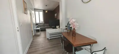 Coin salon dans l'établissement Proche Clignancourt (Métro 4) et Marché aux Puces