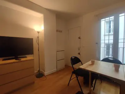 Télévision ou salle de divertissement dans l'établissement Toullier