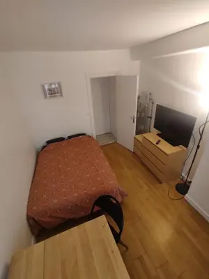 Télévision ou salle de divertissement dans l'établissement Toullier