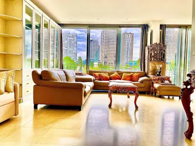 Coin salon dans l'établissement Etage privé vue sur la seine
