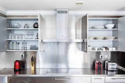 Cuisine ou kitchenette dans l'établissement Etage privé vue sur la seine