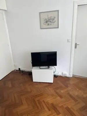 Télévision ou salle de divertissement dans l'établissement Appartement Ternes - Arc de Triomphe