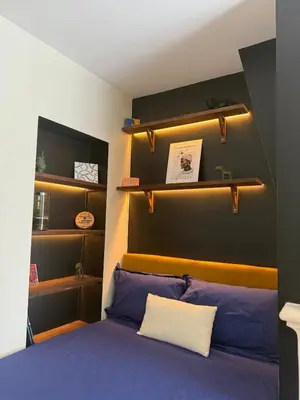 Un ou plusieurs lits dans un hébergement de l'établissement 2 bedrooms Cozy & stylish, 15min walk from Eiffel Tower garden