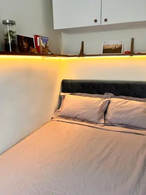 Un ou plusieurs lits dans un hébergement de l'établissement 2 bedrooms Cozy & stylish, 15min walk from Eiffel Tower garden