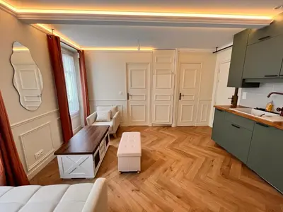 Cuisine ou kitchenette dans l'établissement 2 bedrooms Cozy & stylish, 15min walk from Eiffel Tower garden