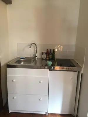 Cuisine ou kitchenette dans l'établissement Studio lumineux à deux pas des Puces de St Ouen