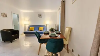 Coin salon dans l'établissement APPARTEMENT QUARTIER SAINT GERMAIN DES PRES en PLEIN COEUR DE PARIS !
