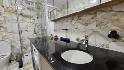 Salle de bains dans l'établissement APPARTEMENT QUARTIER SAINT GERMAIN DES PRES en PLEIN COEUR DE PARIS !