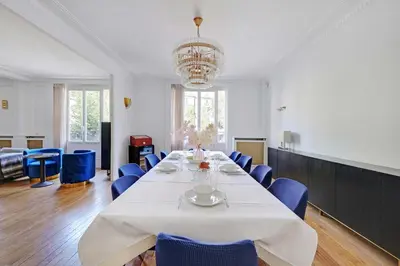 Coin salon dans l'établissement Elegant 3BR Apartment for 6 - Near Palais des Congres