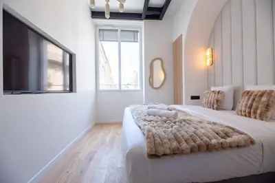 Un ou plusieurs lits dans un hébergement de l'établissement Stylish Duplex in Paris' Center