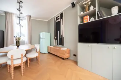 Télévision ou salle de divertissement dans l'établissement Stylish Duplex in Paris' Center