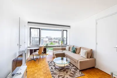 Coin salon dans l'établissement GuestReady - Tranquil city stay near Montparnasse