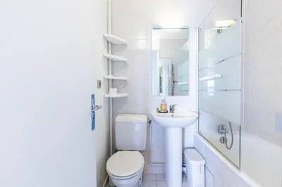 Salle de bains dans l'établissement GuestReady - Tranquil city stay near Montparnasse