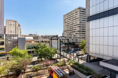 Vue générale sur Paris ou vue de la ville depuis l'appartement