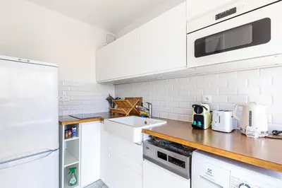 Cuisine ou kitchenette dans l'établissement GuestReady - Tranquil city stay near Montparnasse