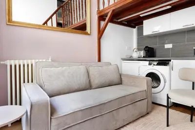 Cuisine ou kitchenette dans l'établissement BM-Appartement Design en Duplex Champs-Elysees