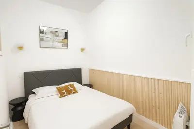 Un ou plusieurs lits dans un hébergement de l'établissement Appartement atypique avec Mezzanine - Paris 9 - 6P