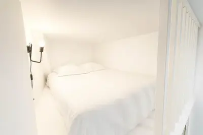 Un ou plusieurs lits dans un hébergement de l'établissement Appartement atypique avec Mezzanine - Paris 9 - 6P