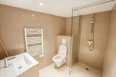 Salle de bains dans l'établissement Appartement atypique avec Mezzanine - Paris 9 - 6P