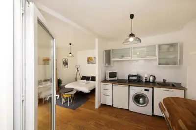 Cuisine ou kitchenette dans l'établissement Appartement avec bureau proche Montmartre - P2