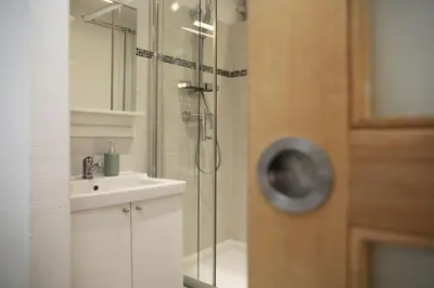 Salle de bains dans l'établissement Appartement avec bureau proche Montmartre - P2