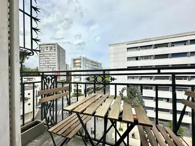 Balcon ou terrasse dans l'établissement New 702 Suite Piscine - Cosy Apartment Paris Center