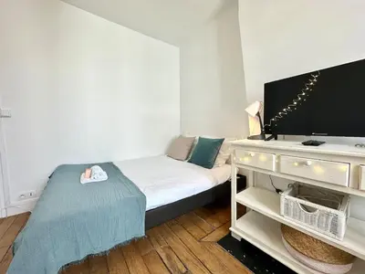 Un ou plusieurs lits dans un hébergement de l'établissement New 702 Suite Piscine - Cosy Apartment Paris Center