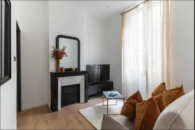 Télévision ou salle de divertissement dans l'établissement Charming 1BR apartment near Gare de Lyon
